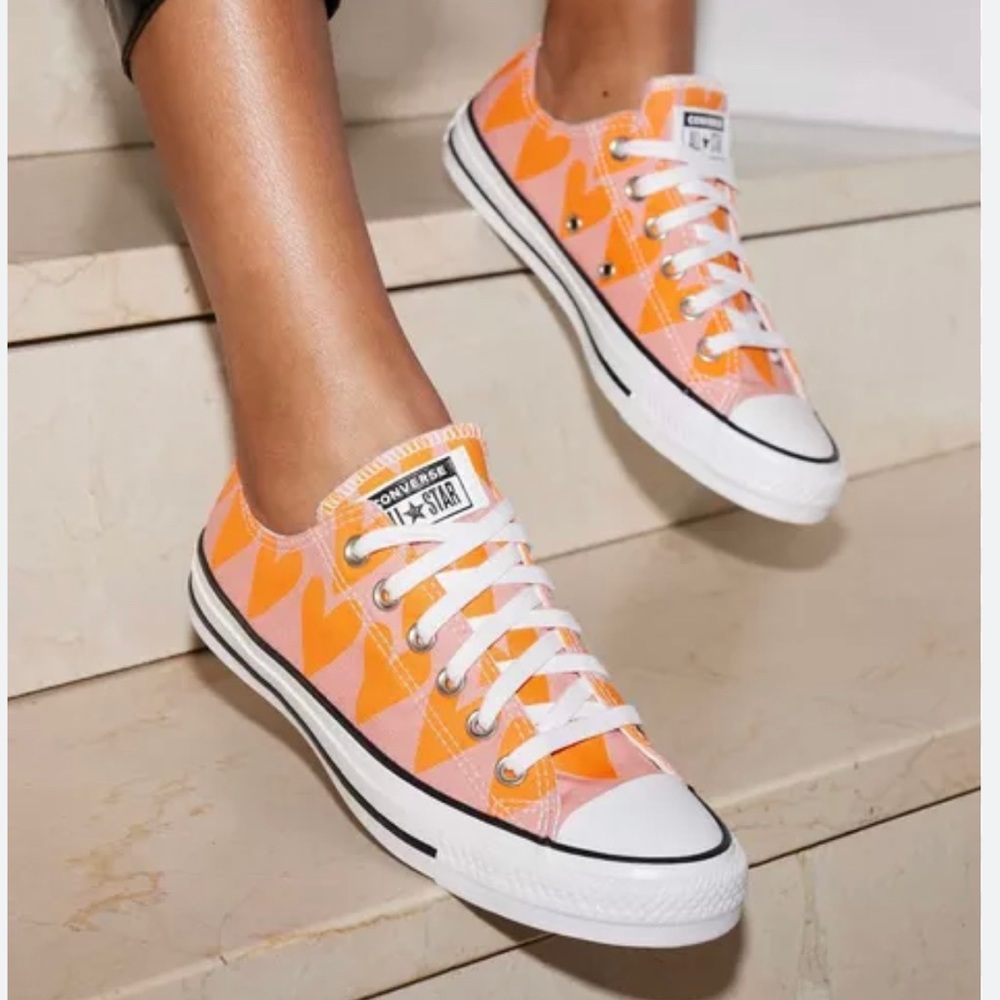 NEW WITH TAG. CONVERSE CHUCK TAYLOR ALL STAR OX TRAINERS